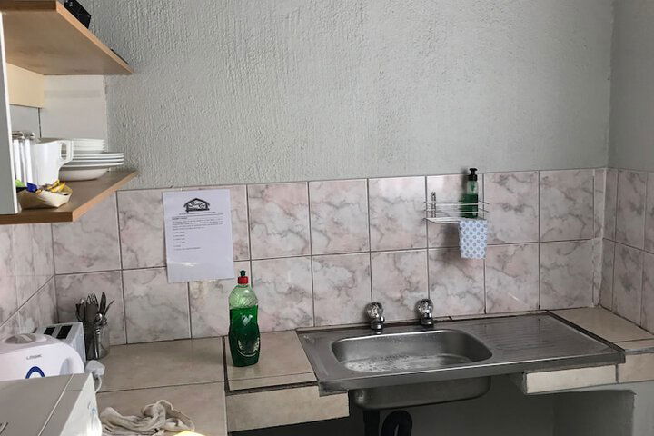 Sheris Lodge And Backpackers - thumb 1