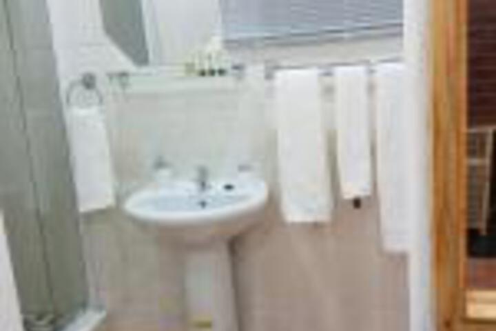 Aliwal Villa Guest Lodge - thumb 0