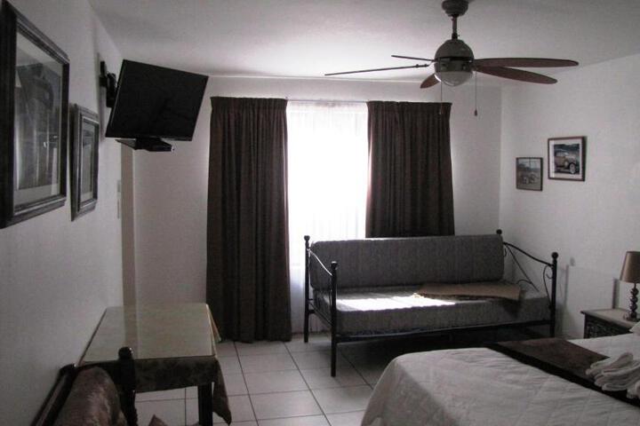 Bel Air Guest House - thumb 4