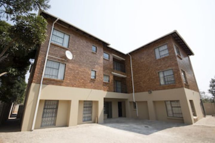Khamanzi Lodge And Tours - thumb 0