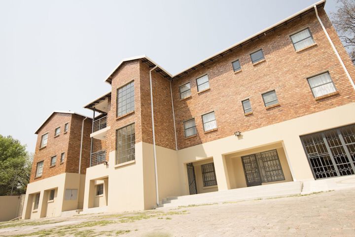 Khamanzi Lodge And Tours - thumb 4