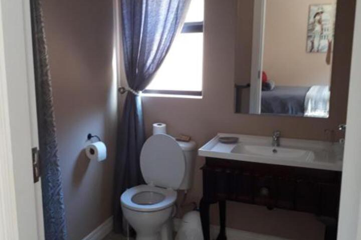 Collards B & B - thumb 6