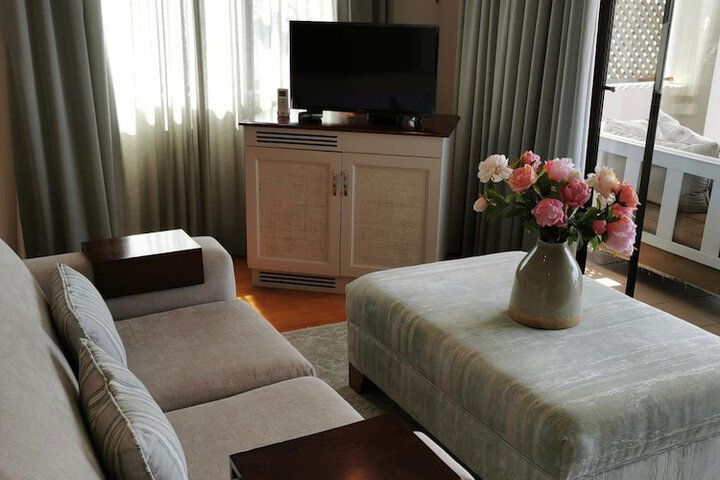 The Hamptons Guest House - thumb 1