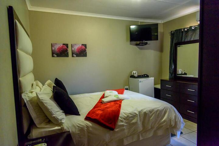 Hlulani Guest House - thumb 4