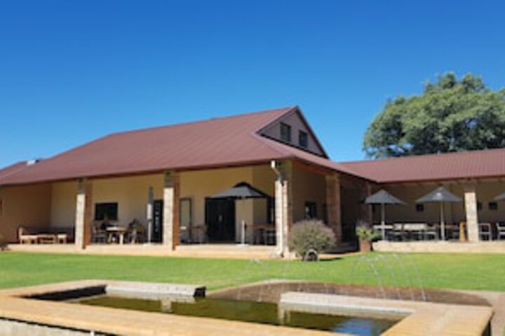 Esther's Country Lodge - thumb 0