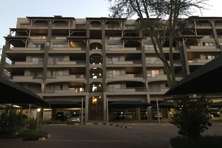 77 Grayston Apartment - thumb 4