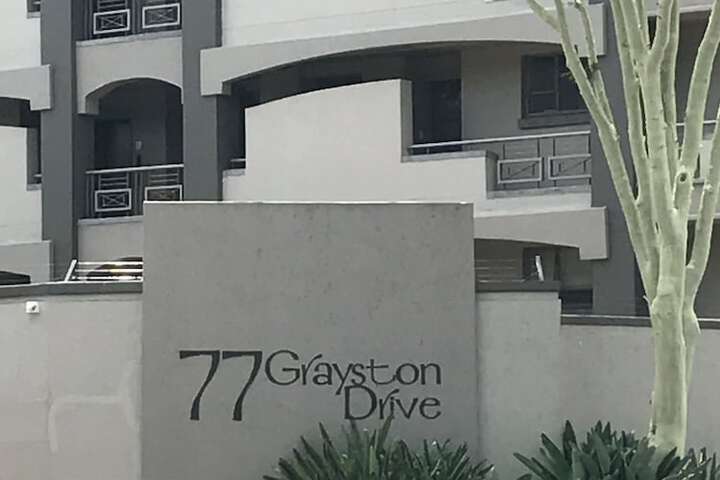 77 Grayston Apartment - thumb 3