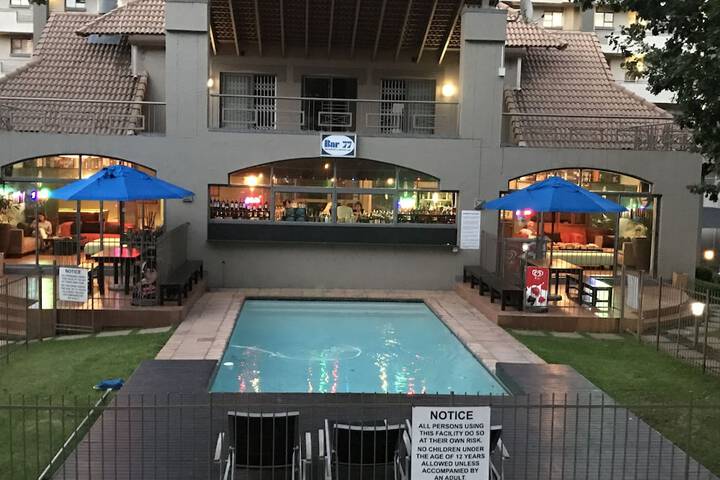 77 Grayston Apartment - thumb 5