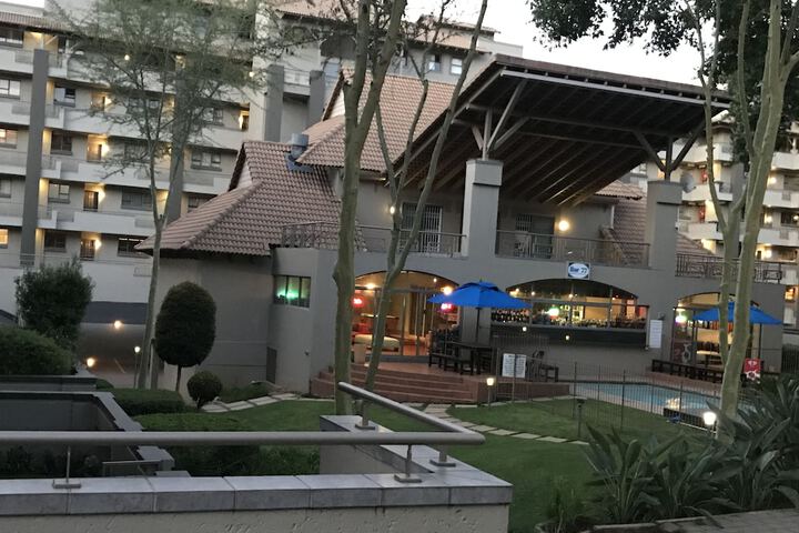 77 Grayston Apartment - thumb 1