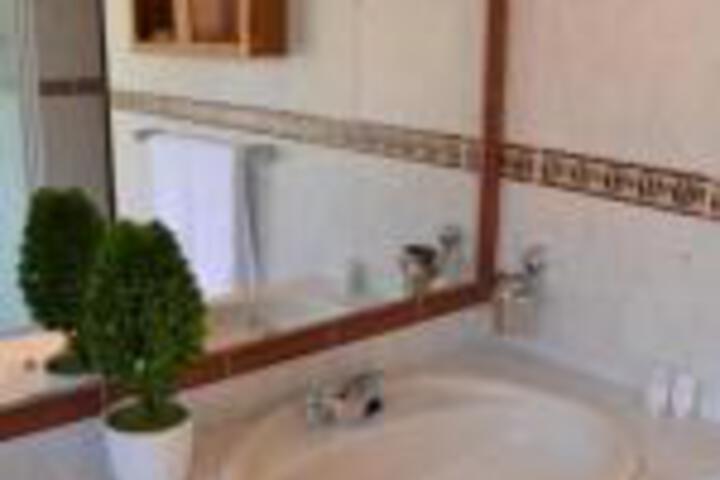 Kayalako 4th Avenue Guest House - thumb 0