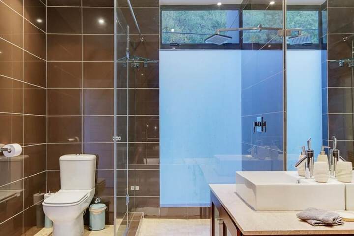 Harrier Place - Four Bedroom Villa, Sleeps 8 - thumb 5