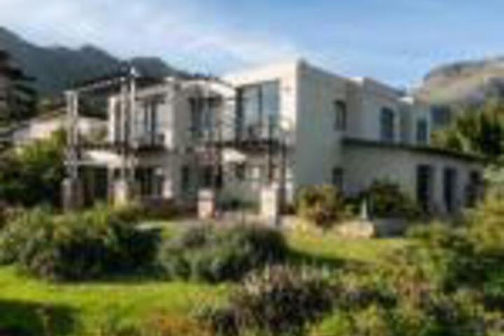 Chapmans View Villa - thumb 0