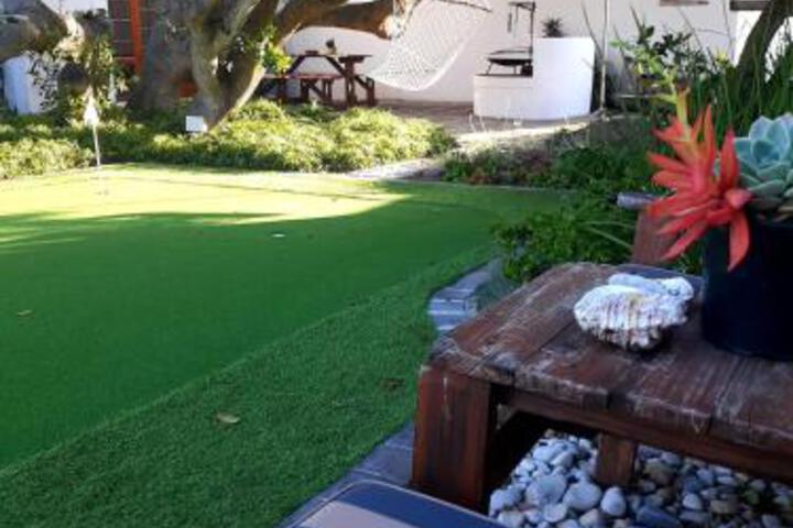 Cottage On College - thumb 5