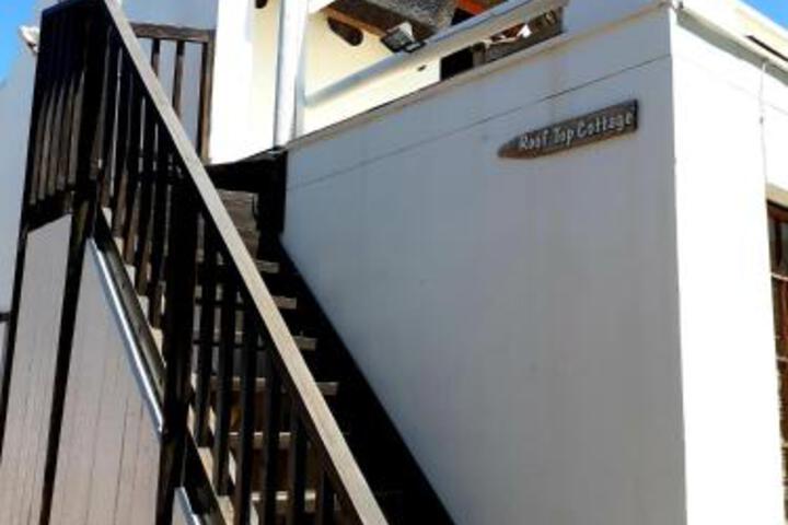 Cottage On College - thumb 7