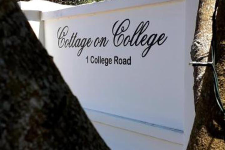 Cottage On College - thumb 0