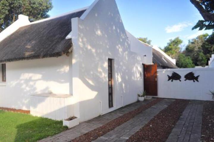 Cottage On College - thumb 3