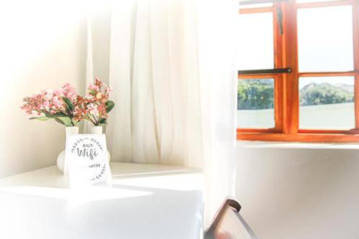 Cottage On College - thumb 4