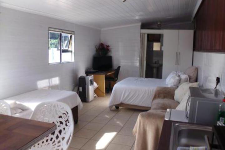 Acdc Self Catering - thumb 6