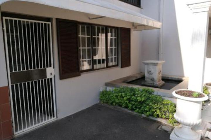 12A Oyster Crescent - thumb 2