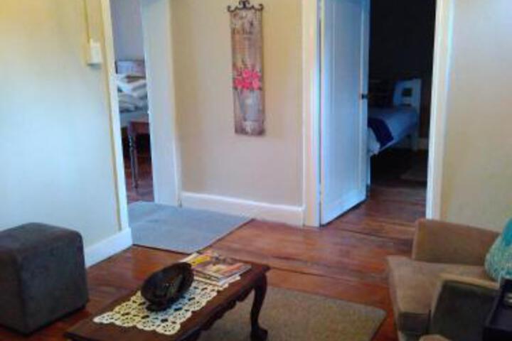 Boer & Brit - thumb 2