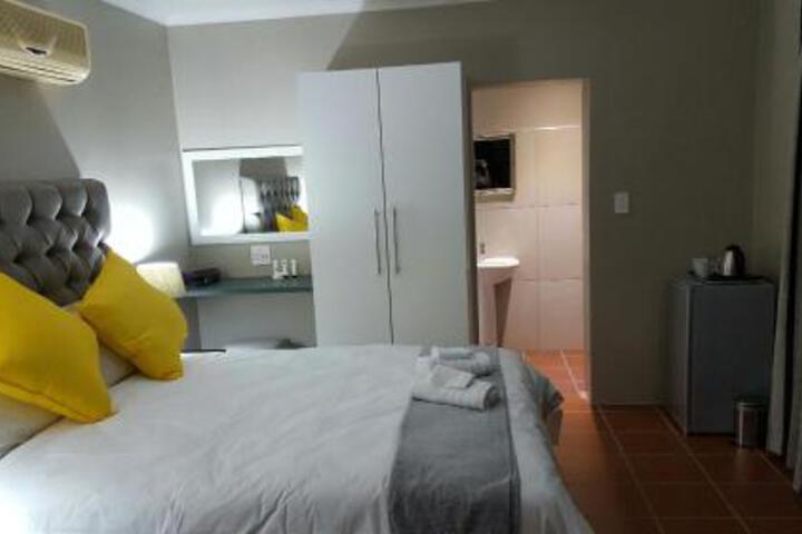 Bellevue Manor Guest House - thumb 1