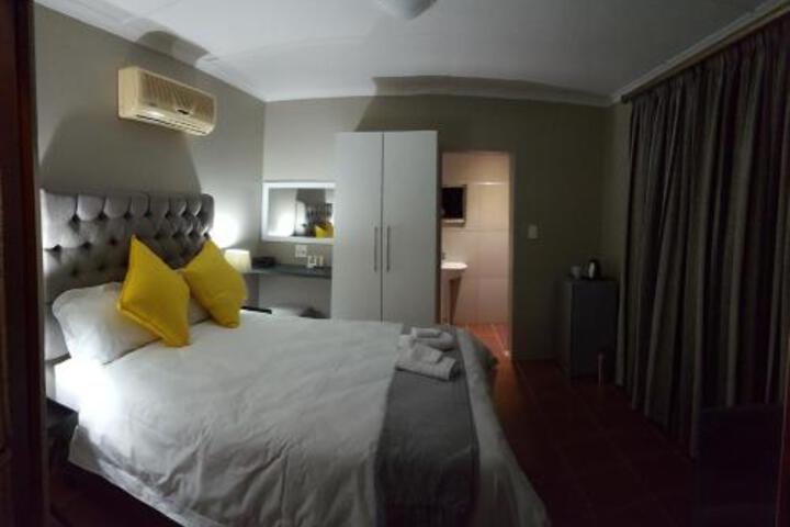 Bellevue Manor Guest House - thumb 2