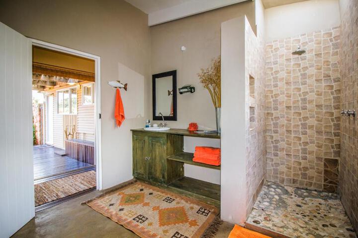 Gone To The Beach - thumb 2