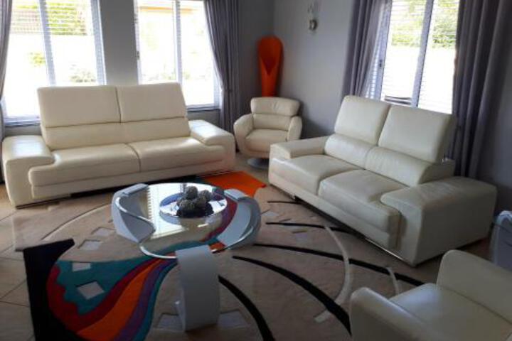 51 Trafford - thumb 5