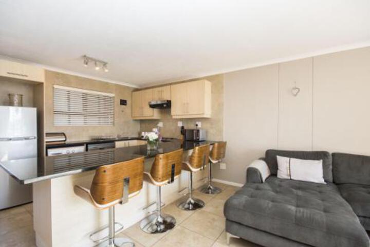 Mariners Village Self Catering Apartment - thumb 4