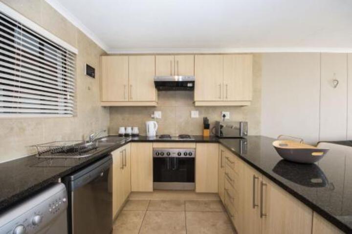 Mariners Village Self Catering Apartment - thumb 3