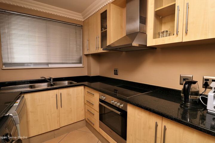 1 Bedroom Luxury Apartment - thumb 3