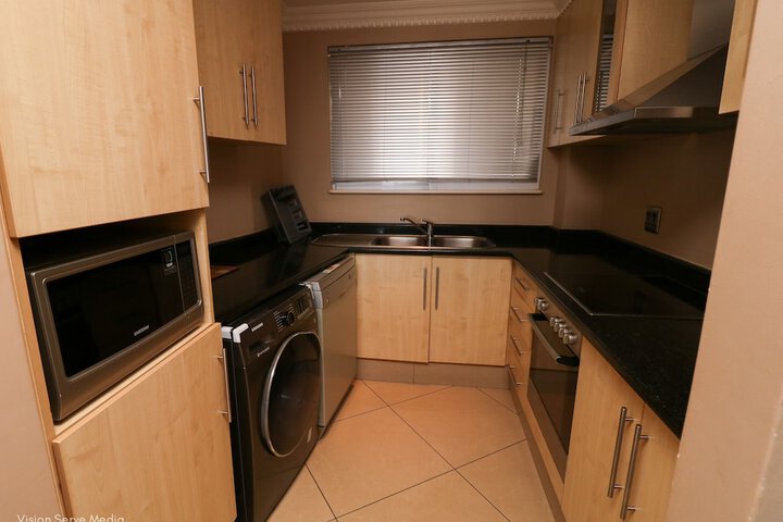 1 Bedroom Luxury Apartment - thumb 2
