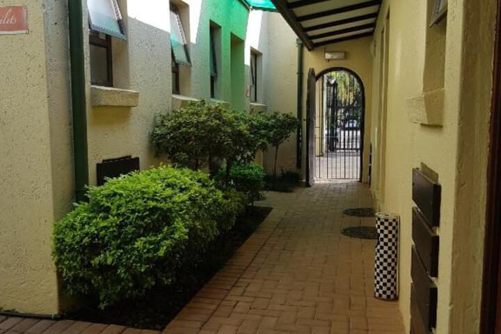 360 Eastwoods Guest House - thumb 5