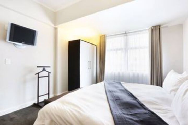 1 Bedroom Apartment In City Centre - thumb 5
