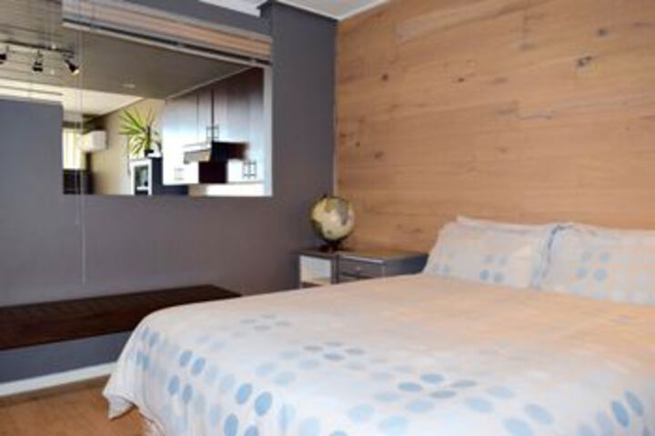 1 Bedroom Apartment In Green Point Cape Town - thumb 0